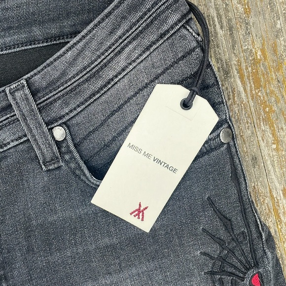 NWT Miss Me Vintage Moto Skinny Stretch Jean - Picture 11 of 15